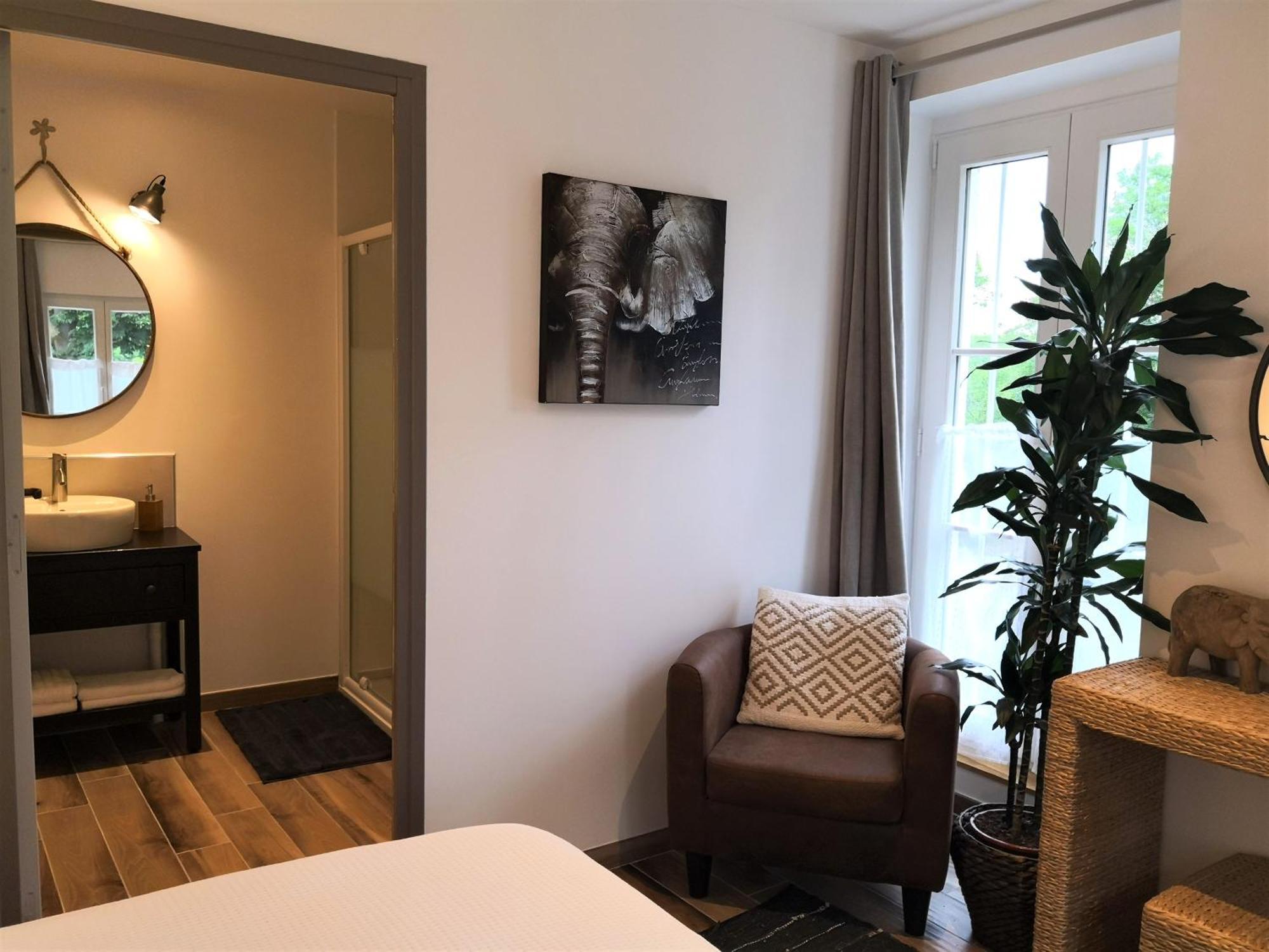 Hotel Les 7 Sources LʼIsle-Adam Habitación foto