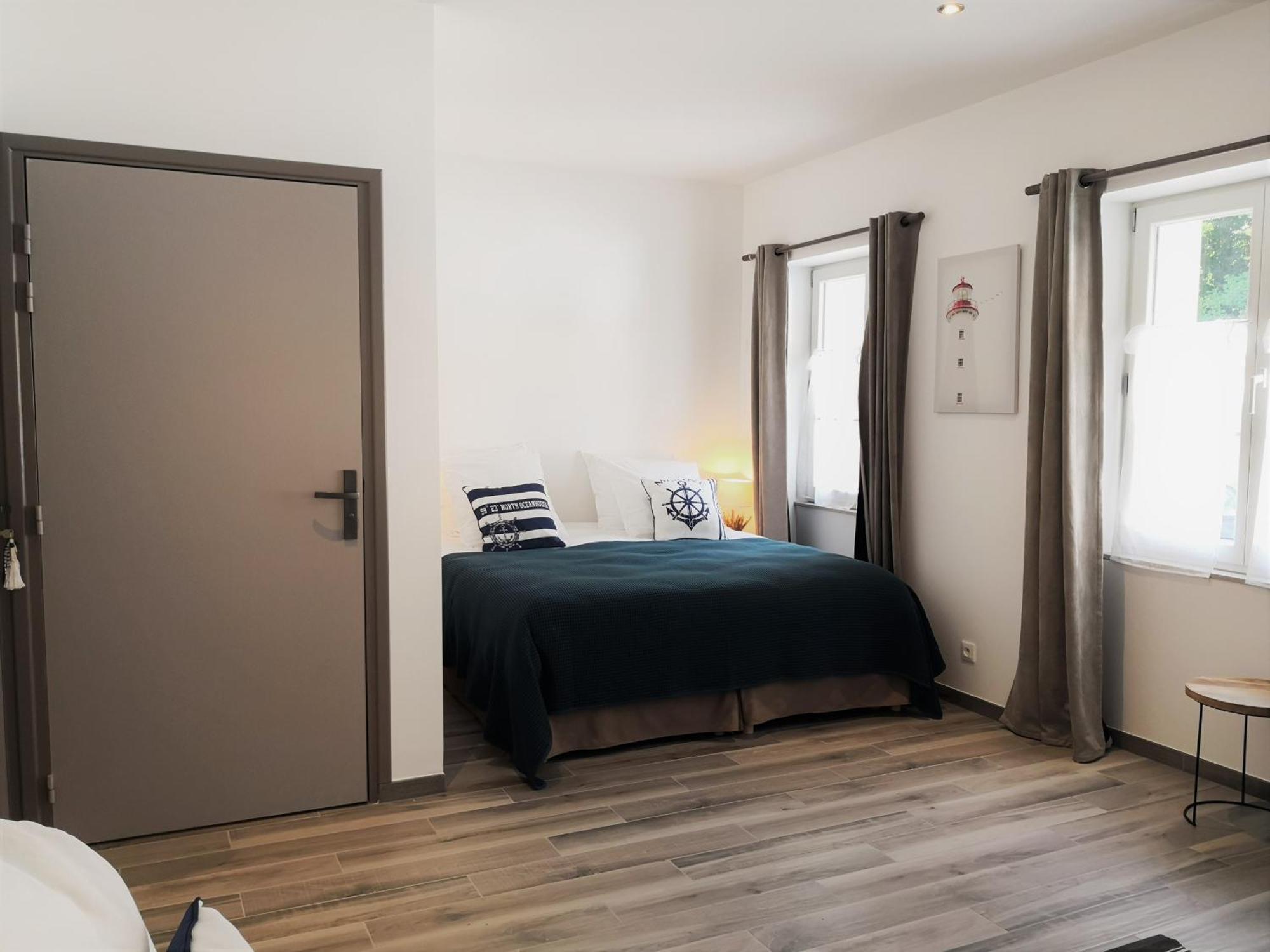 Hotel Les 7 Sources LʼIsle-Adam Habitación foto