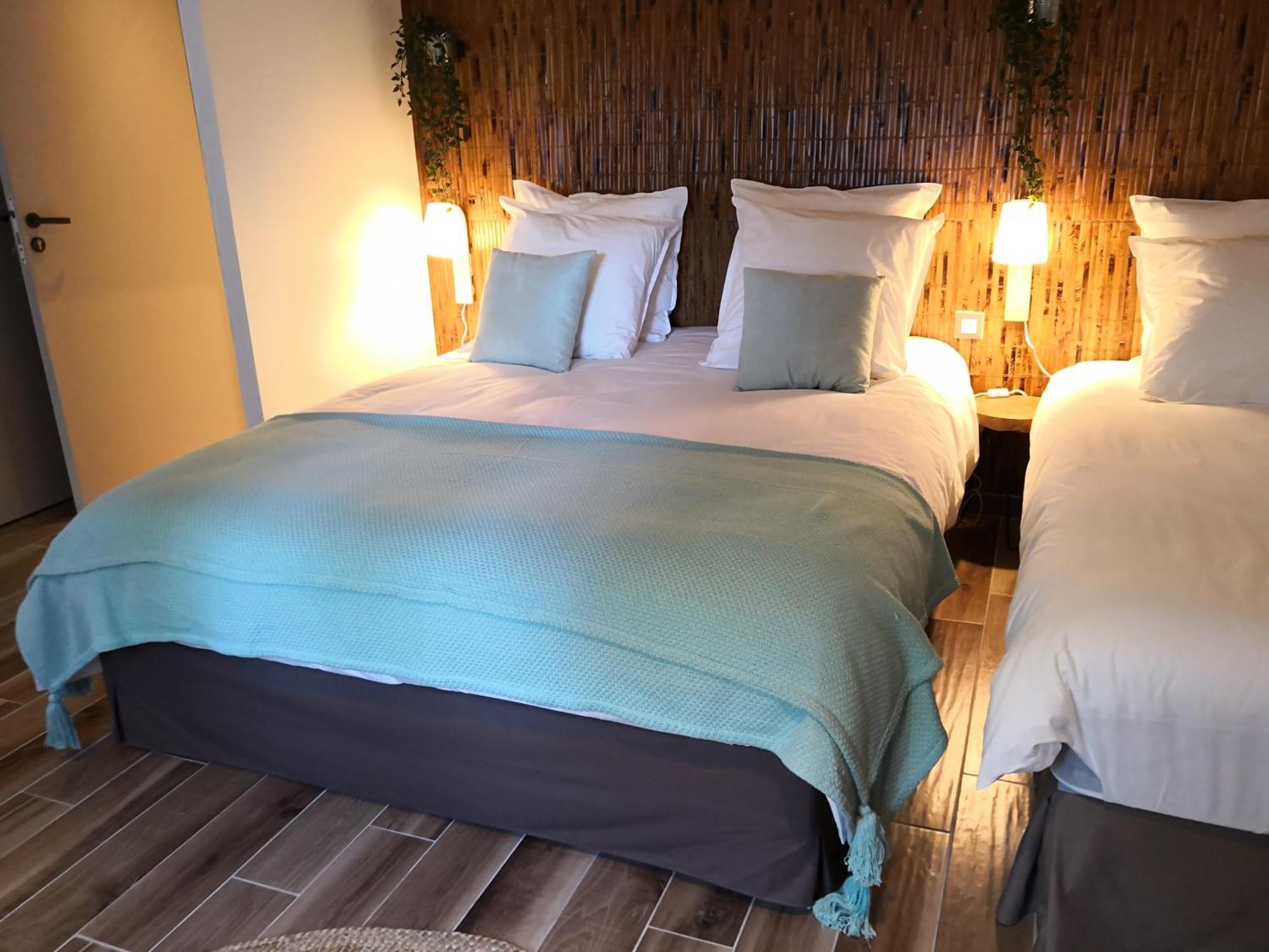 Hotel Les 7 Sources LʼIsle-Adam Habitación foto